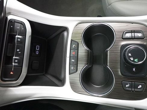 Used 2023 GMC Acadia SLT image 21