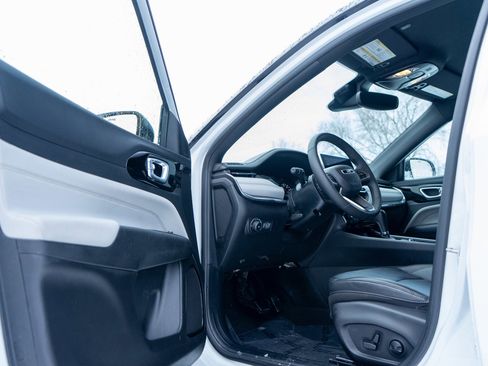 Used 2024 Jeep Compass Limited image 13