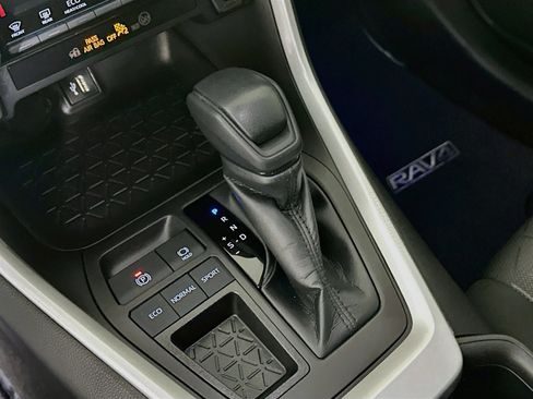 Used 2023 Toyota RAV4 XLE w/ Convenience Package FWD image 21