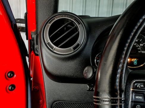 Used 2017 Jeep Wrangler Unlimited Sport w/ Connectivity Group image 26