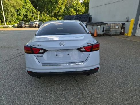 Used 2023 Nissan Altima 2.5 SR w/ SR Premium Package FWD image 7