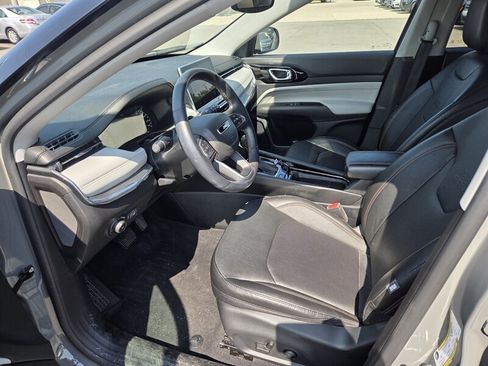 Used 2022 Jeep Compass Limited AWD/4WD image 10