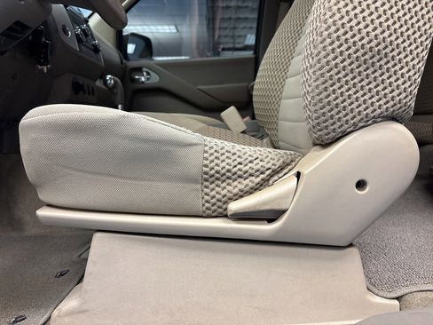 Used 2013 Nissan Frontier SV w/ SV Value Truck Pkg image 25