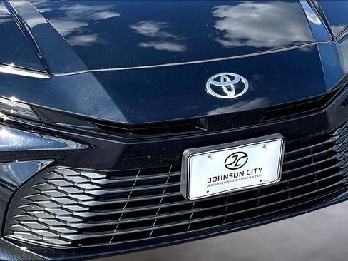 Used 2025 Toyota Camry XLE FWD image 28