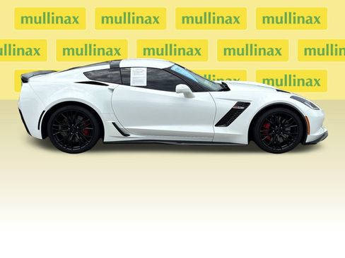 Used 2019 Chevrolet Corvette Z06 RWD image 2