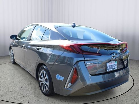 Used 2021 Toyota Prius Prime LE FWD image 6