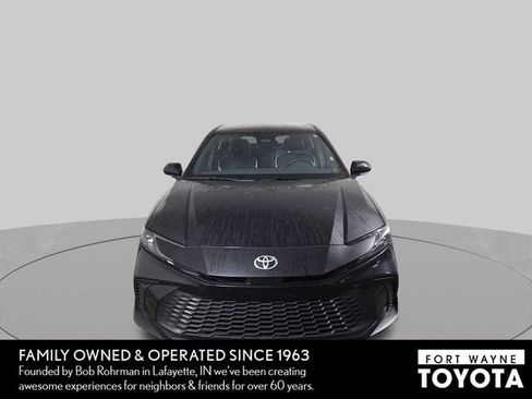 Used 2025 Toyota Camry SE FWD image 3