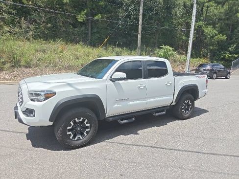 Used 2023 Toyota Tacoma TRD Off-Road w/ Advanced Technology Package AWD/4WD image 7