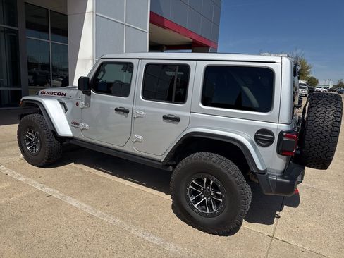 Used 2024 Jeep Wrangler Unlimited Rubicon image 16