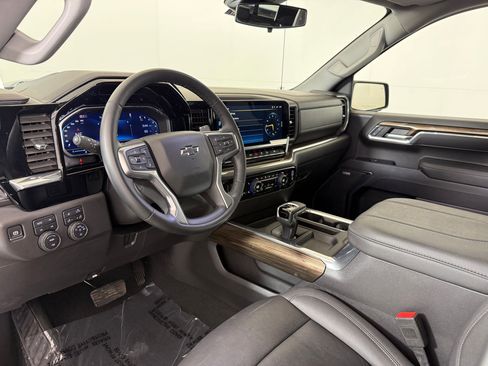 Used 2024 Chevrolet Silverado 1500 LT Trail Boss w/ LT Trail Boss Premium Package image 4