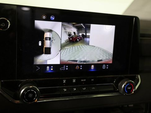 Used 2024 Chevrolet Colorado Trail Boss w/ Technology Package image 11