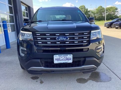 Used 2017 Ford Explorer XLT w/ Equipment Group 201A AWD/4WD image 3