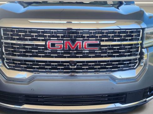 Used 2021 GMC Acadia Denali w/ Denali Technology Package FWD image 3