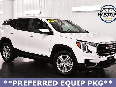 Used 2024 GMC Terrain SLE image 1