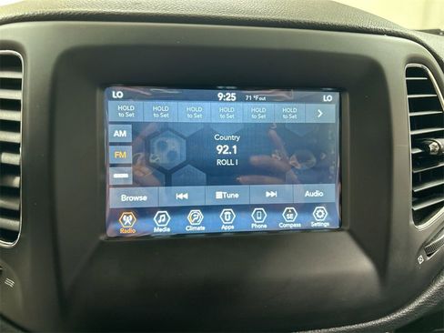 Used 2019 Jeep Compass Latitude image 14