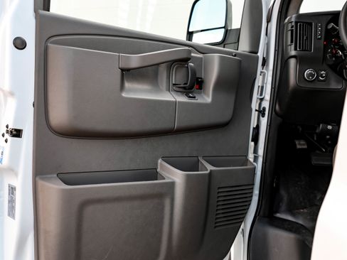 New 2025 GMC Savana 3500 w/ Driver Convenience Package image 17
