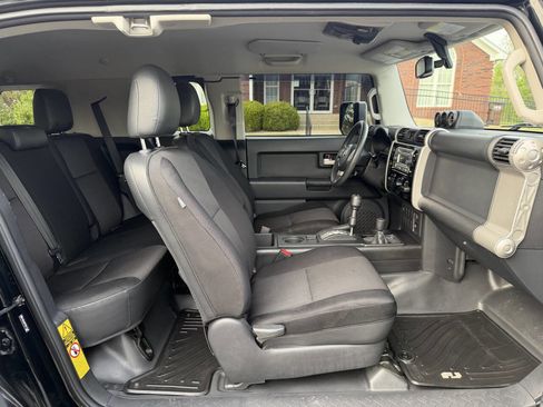 Used 2013 Toyota FJ Cruiser 4WD w/ Convenience Pkg image 28