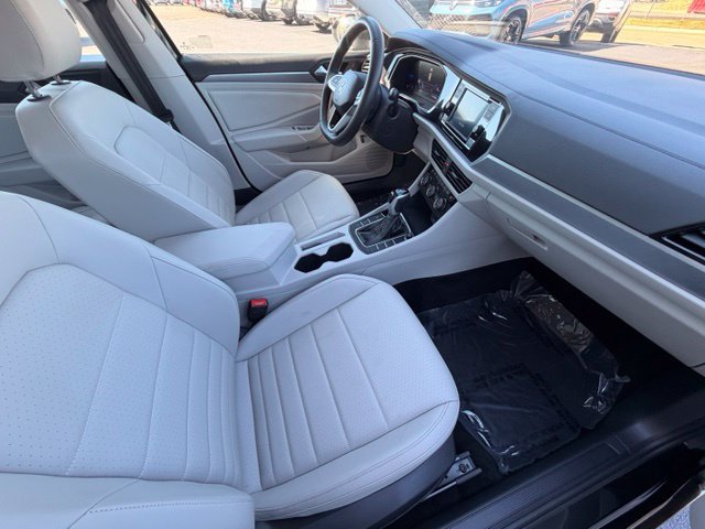 Certified 2024 Volkswagen Jetta SE w/ Panoramic Sunroof Package FWD image 24