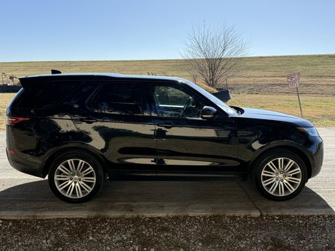 Used 2017 Land Rover Discovery First Edition image 5