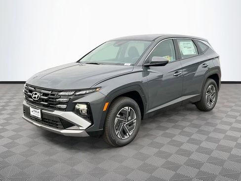 Used 2026 Hyundai Tucson Blue SE image 3