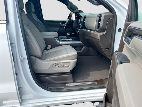 Used 2024 Chevrolet Silverado 1500 LTZ image 29