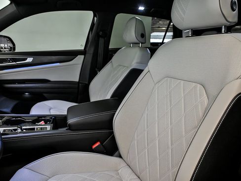 Certified 2025 Volkswagen Atlas Cross Sport SEL Premium R-Line AWD/4WD image 13