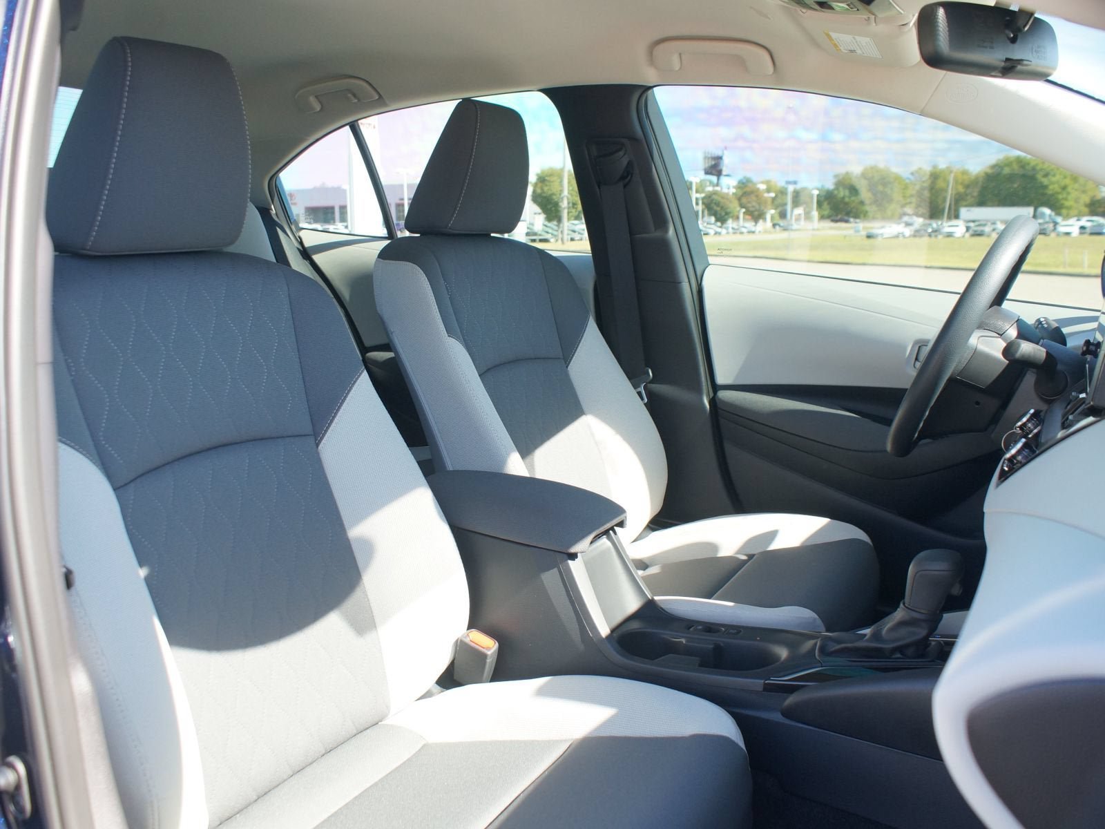 Used 2027 Toyota Corolla LE FWD image 21