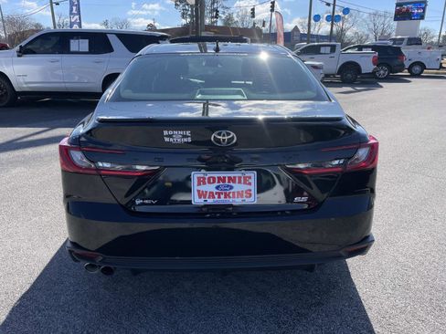 Used 2025 Toyota Camry SE image 5