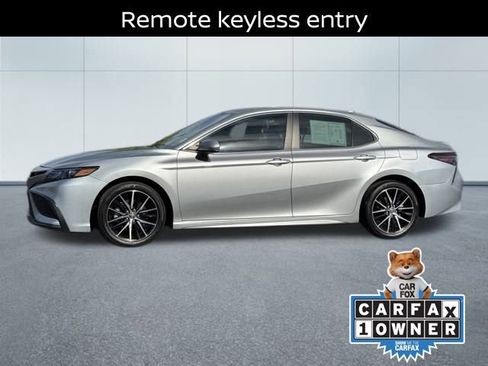 Used 2021 Toyota Camry SE image 11