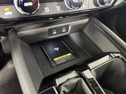 Certified 2025 Honda Accord Touring image 34