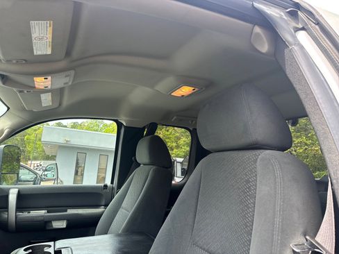 Used 2008 Chevrolet Silverado 2500 LT w/ 1LT Convenience Package image 9