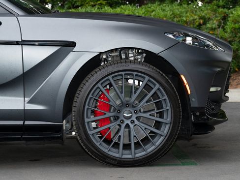 Used 2025 Aston Martin DBX 707 image 23