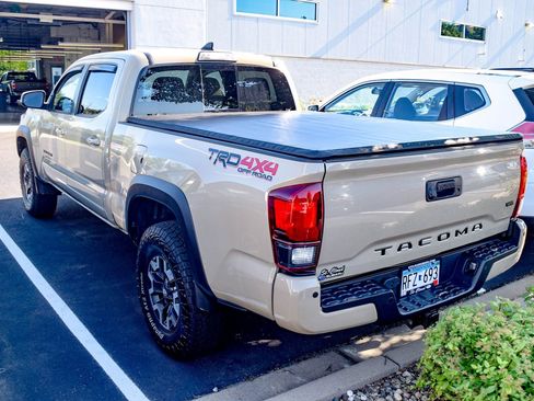Used 2019 Toyota Tacoma TRD Off-Road w/ Technology Package AWD/4WD image 18