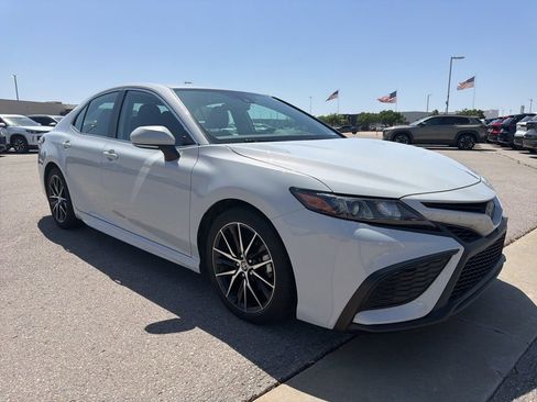 Used 2023 Toyota Camry SE FWD image 7