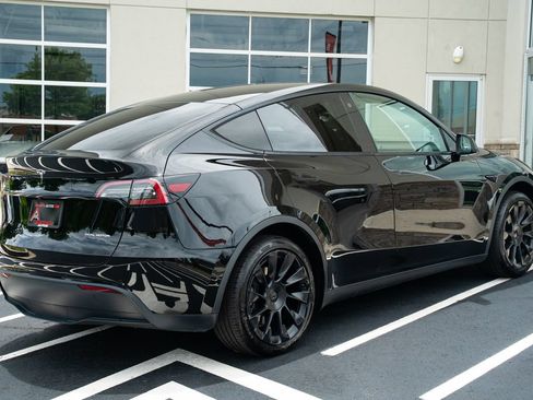Used 2021 Tesla Model Y Long Range AWD/4WD image 11