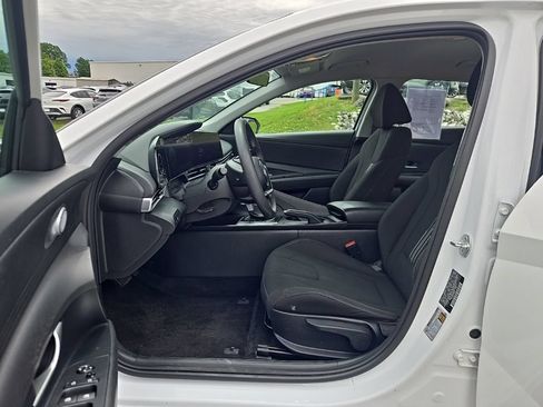 Used 2024 Hyundai Elantra SEL FWD image 6