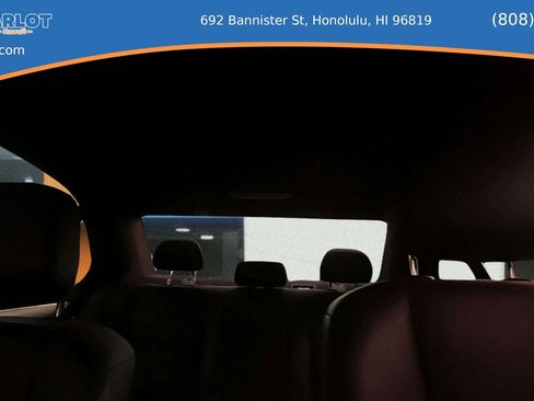 Used 2011 Mercedes-Benz C 300 Sedan w/ Dynamic Handling Pkg image 10