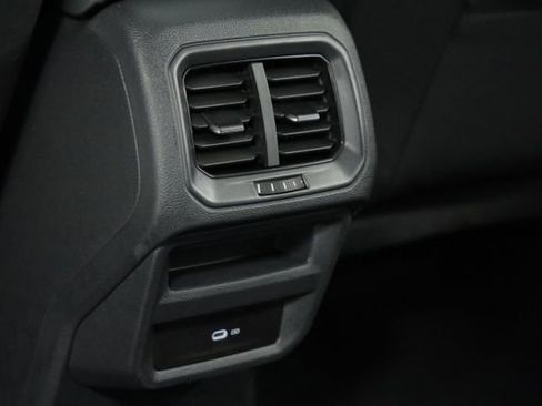 Used 2022 Volkswagen Taos SE image 32