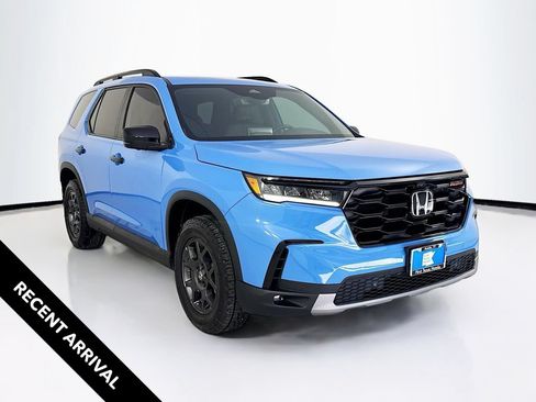 Used 2025 Honda Pilot TrailSport image 1