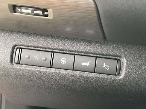 Used 2025 Nissan Pathfinder Platinum FWD image 21