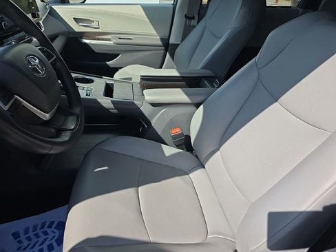 Used 2024 Toyota Sienna XLE image 14