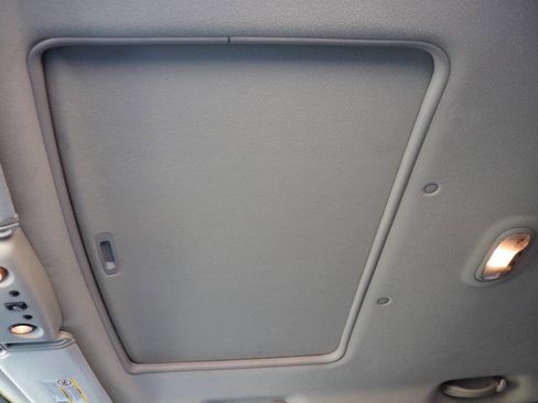 Used 2005 HUMMER H2 w/ Preferred Equipment Group image 26