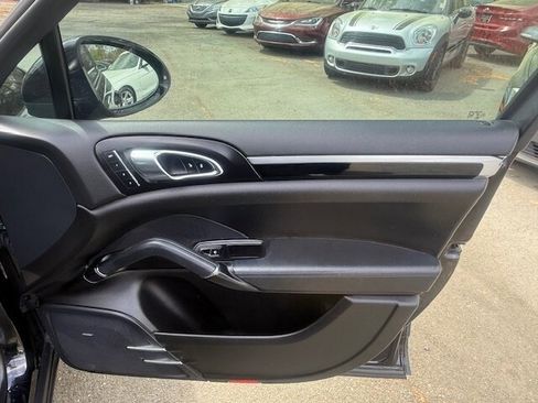 Used 2017 Porsche Cayenne Platinum Edition image 12