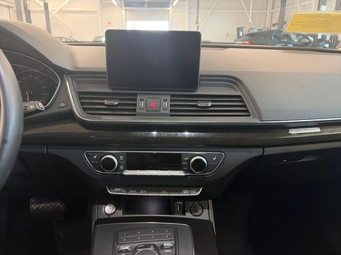 Used 2020 Audi Q5 2.0T Premium w/ Convenience Package AWD/4WD image 14