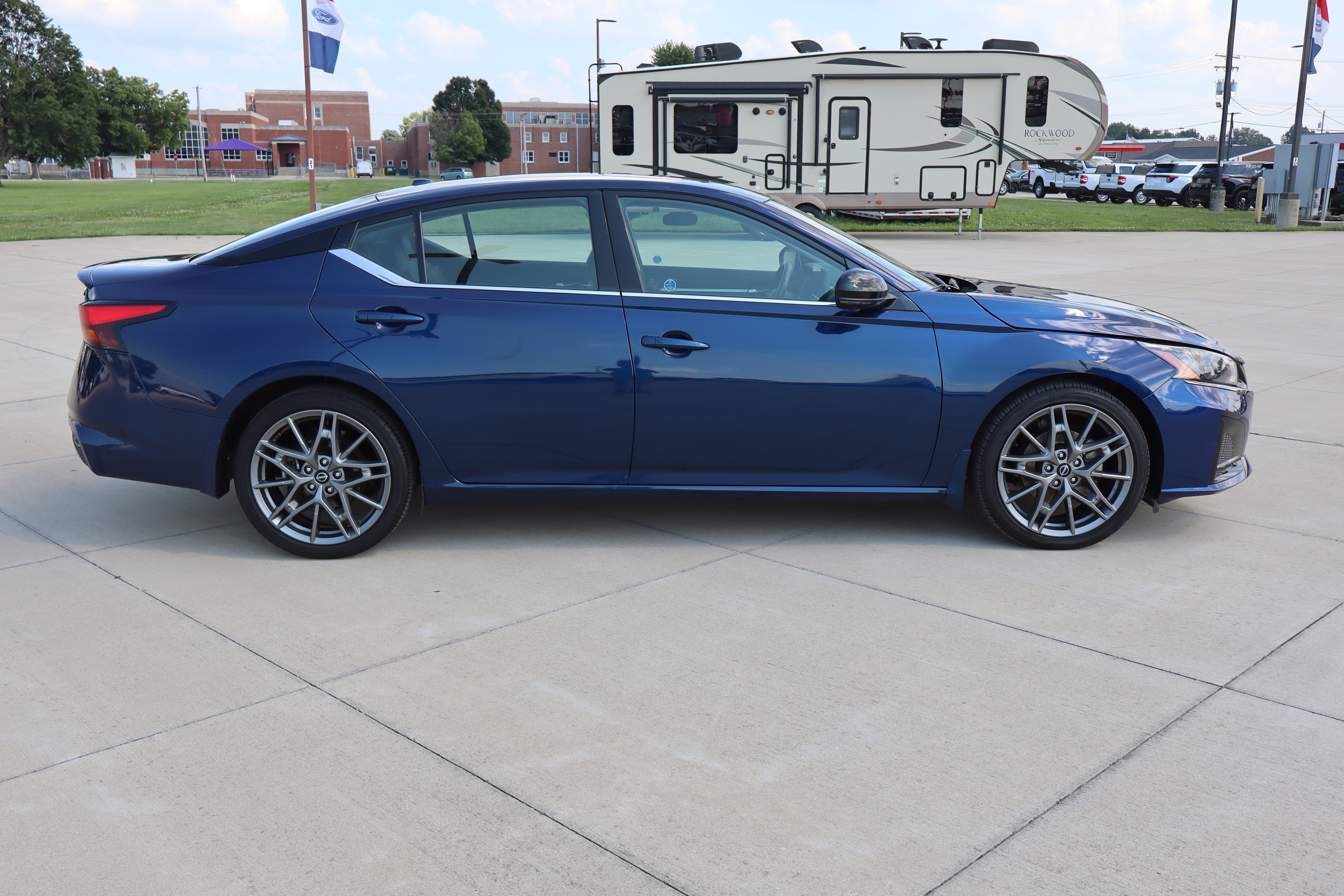 Used 2023 Nissan Altima 2.0 SR FWD image 4