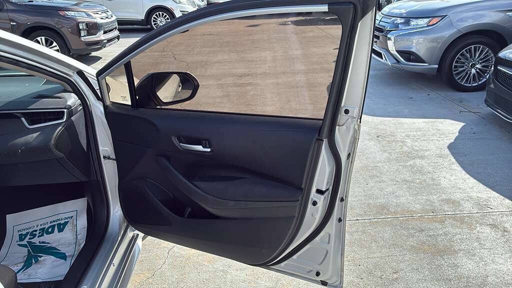 Used 2021 Toyota Corolla LE FWD image 15