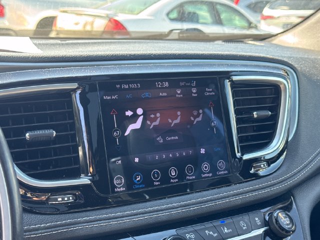 Used 2020 Chrysler Pacifica Limited w/ Advanced Safetytec Group FWD image 24