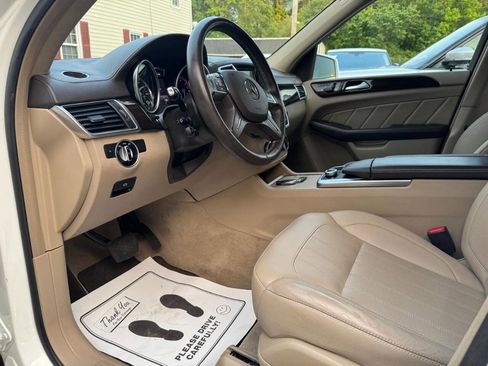 Used 2015 Mercedes-Benz GL 450 4MATIC image 24