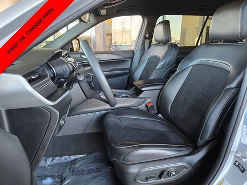 Used 2024 Jeep Grand Cherokee L Laredo AWD/4WD image 9
