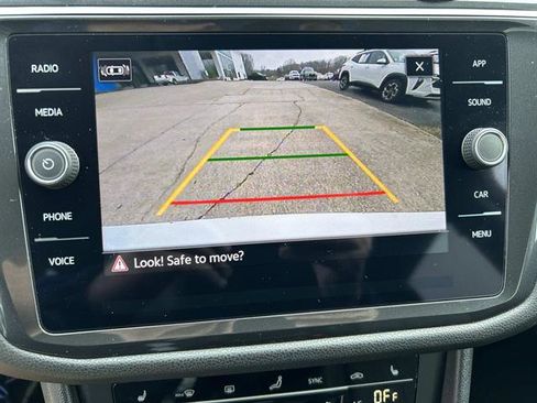 Used 2024 Volkswagen Tiguan SE image 32